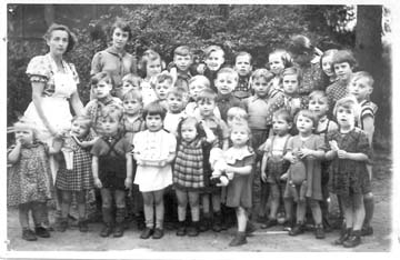 Mama Kempa and the children in 1952.